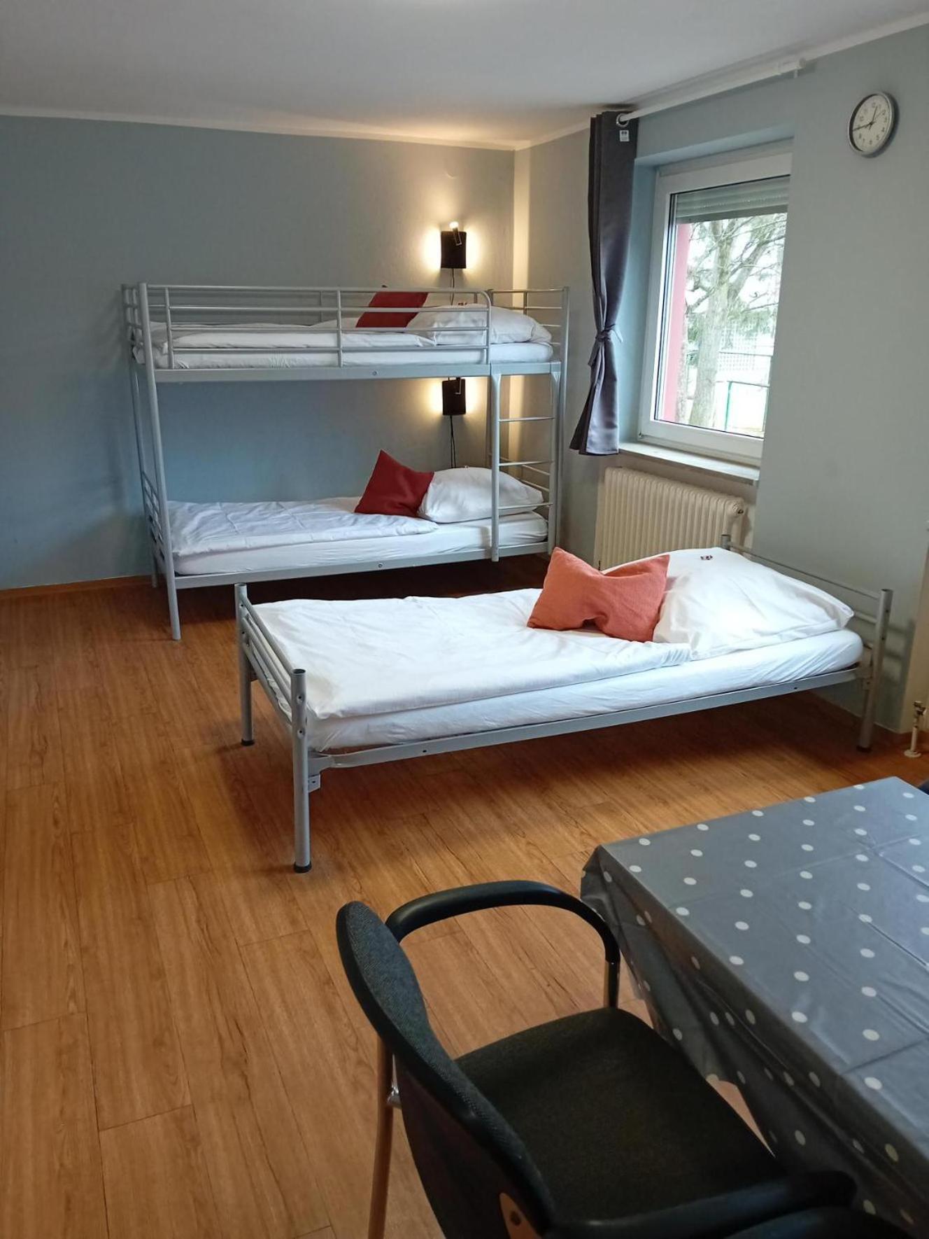 1, 2, Sleep Hostel Nuernberg Messe Bagian luar foto