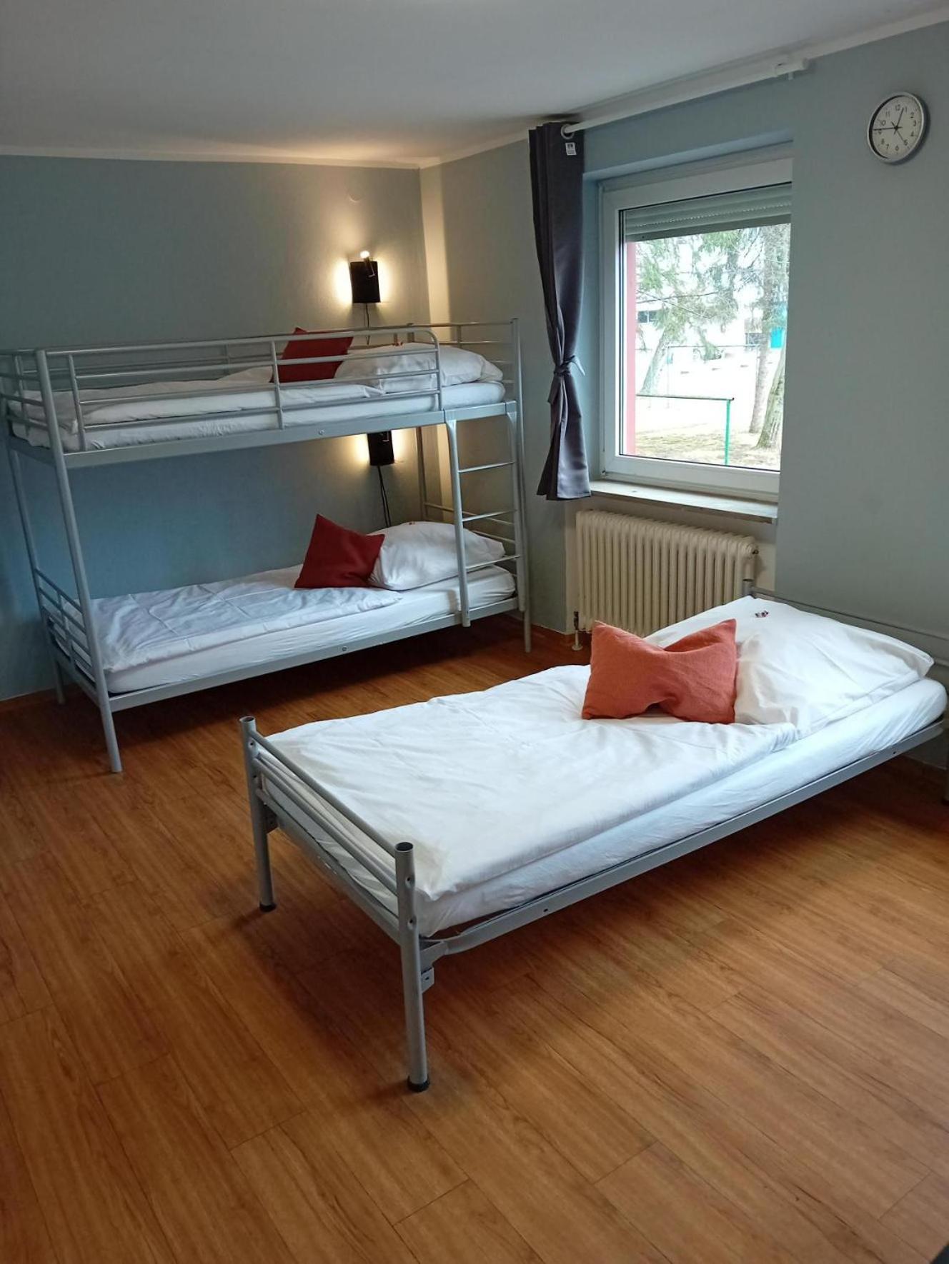 1, 2, Sleep Hostel Nuernberg Messe Bagian luar foto
