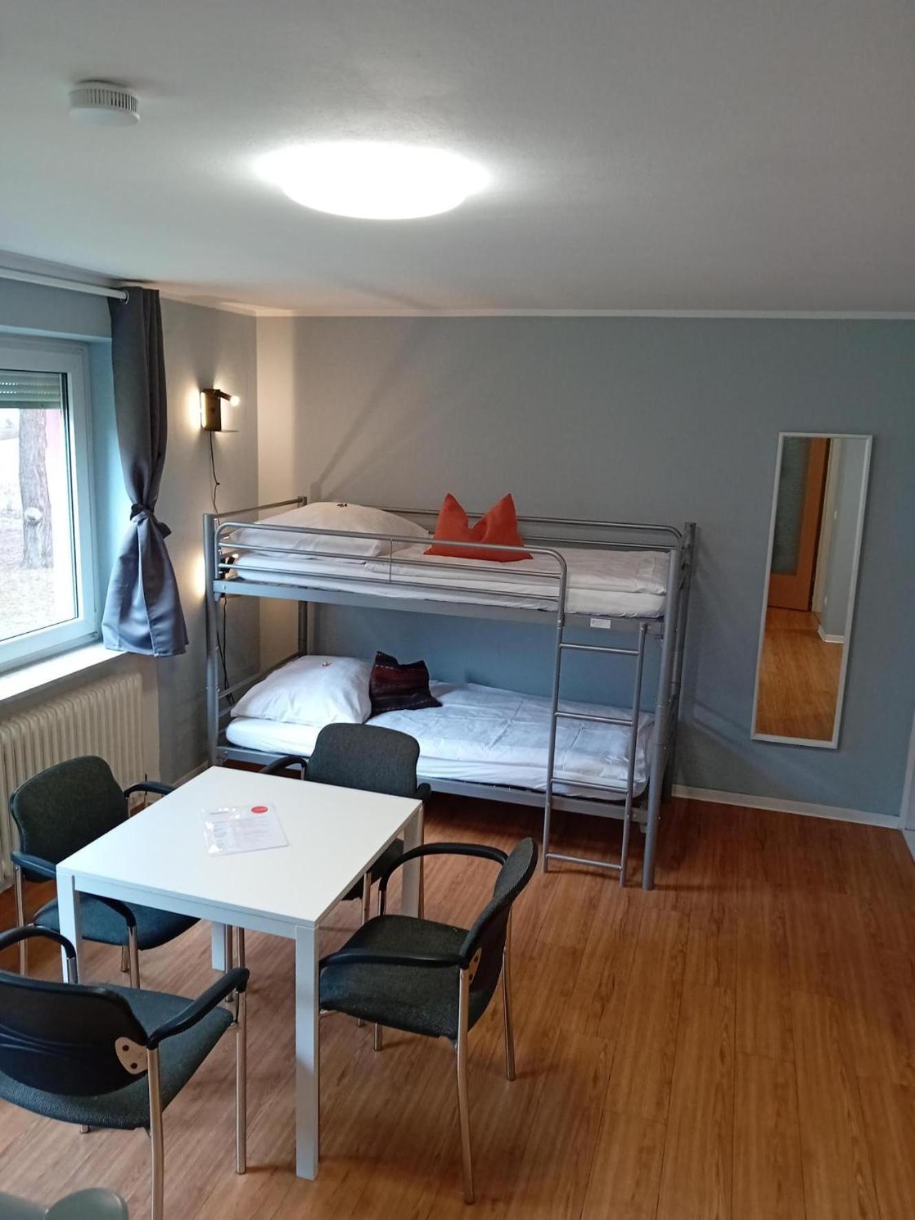 1, 2, Sleep Hostel Nuernberg Messe Bagian luar foto