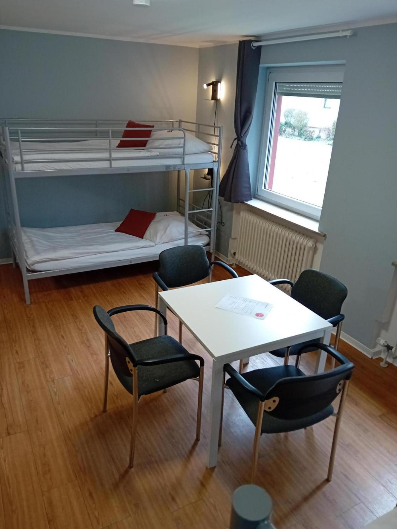 1, 2, Sleep Hostel Nuernberg Messe Bagian luar foto