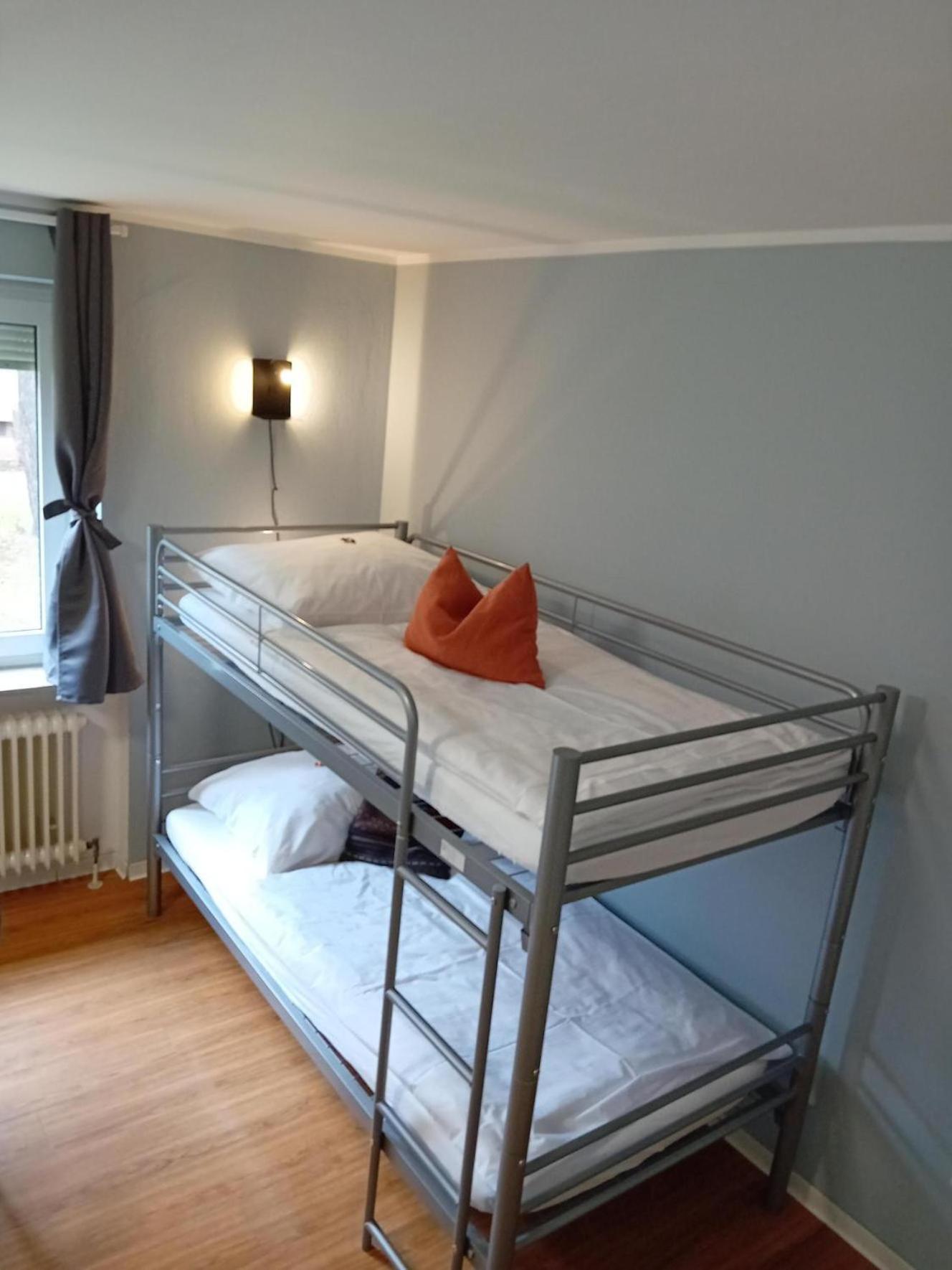 1, 2, Sleep Hostel Nuernberg Messe Bagian luar foto