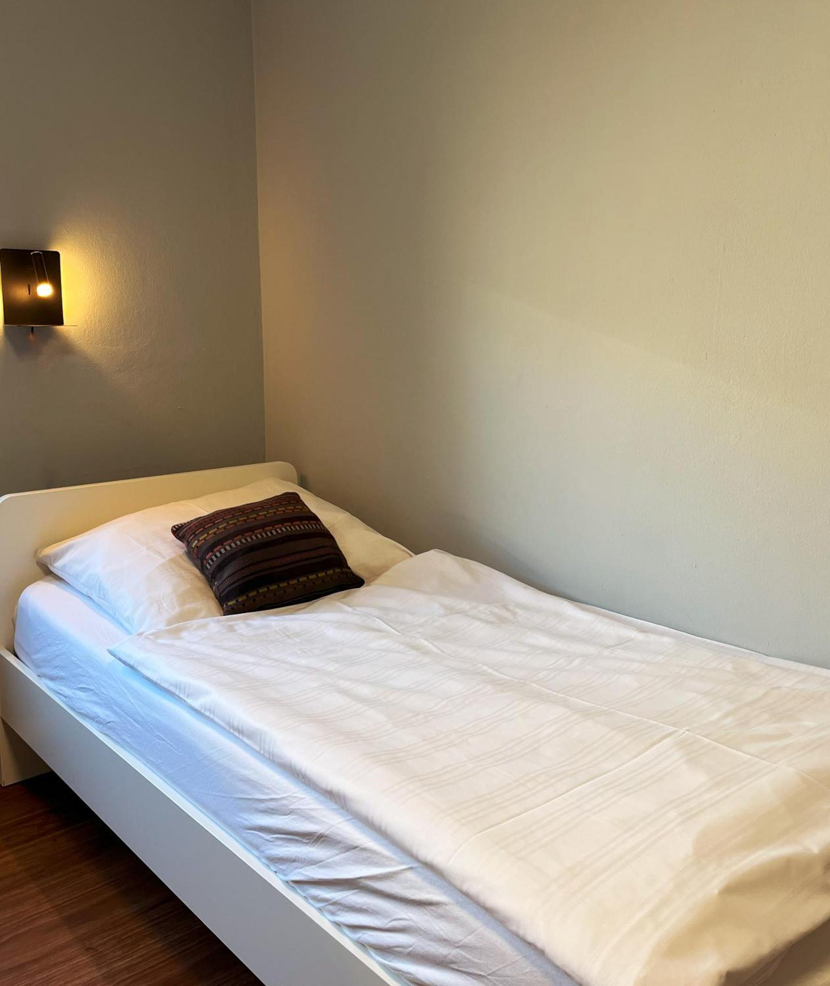 1, 2, Sleep Hostel Nuernberg Messe Bagian luar foto