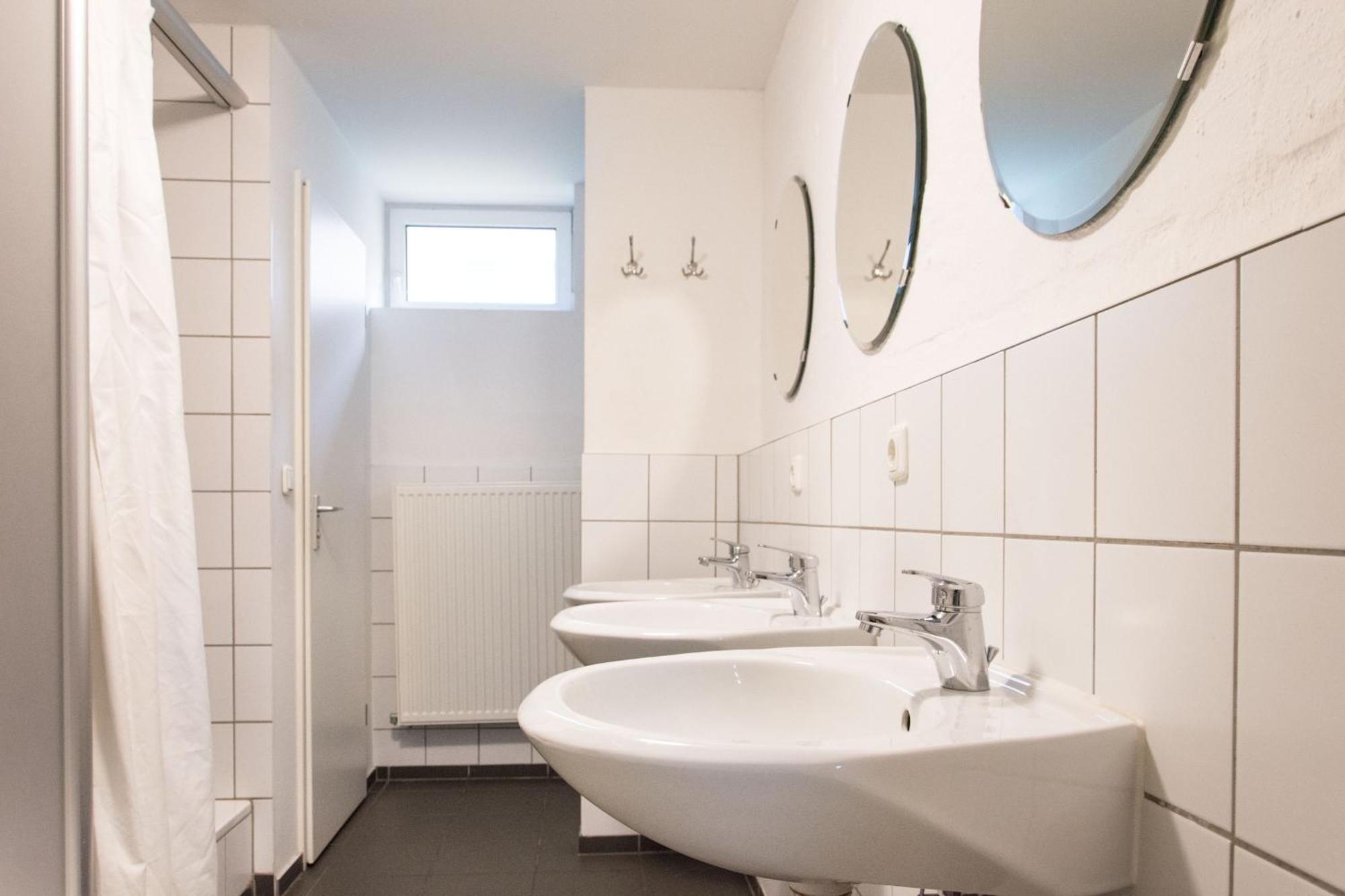 1, 2, Sleep Hostel Nuernberg Messe Bagian luar foto