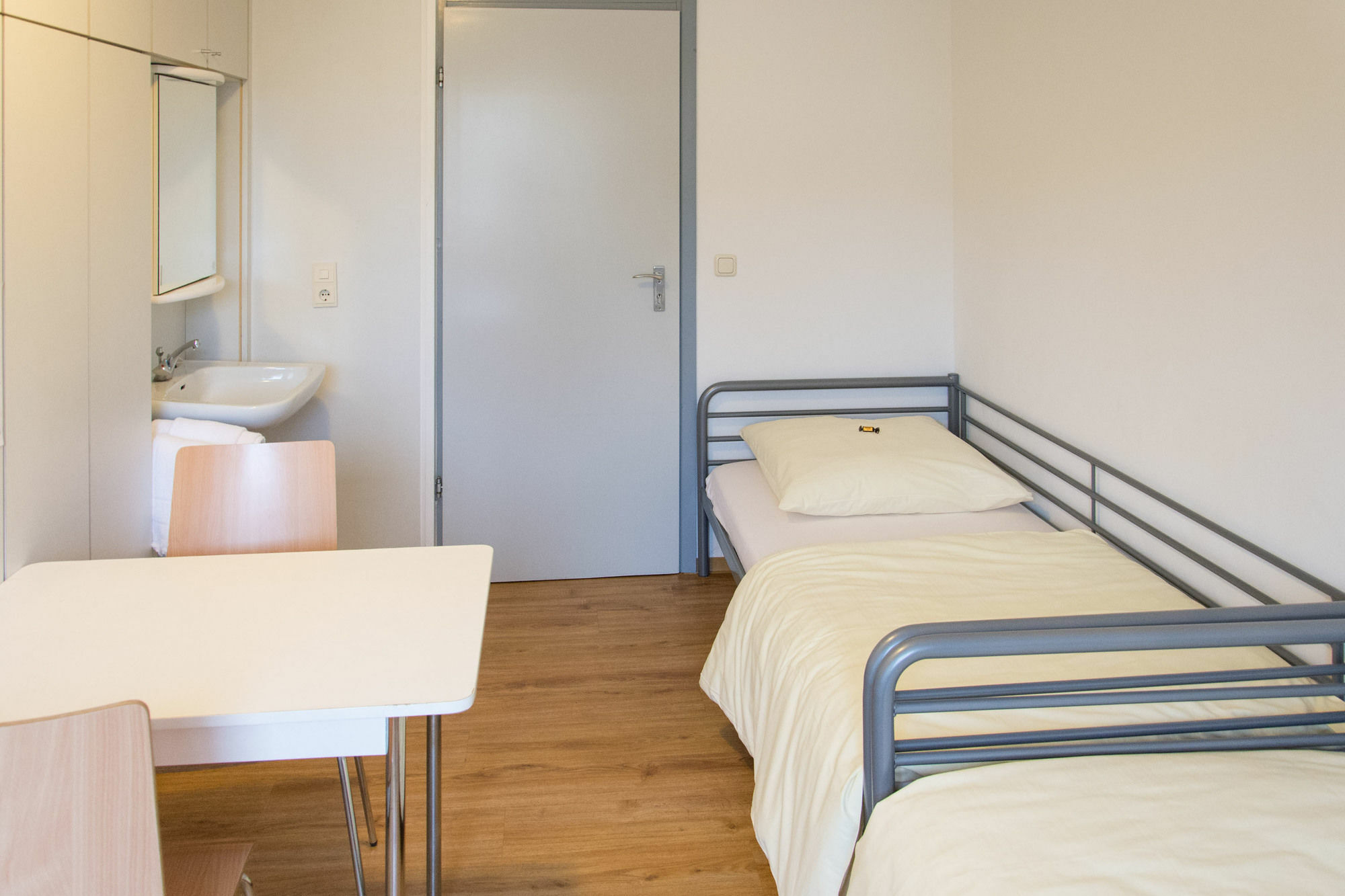 1, 2, Sleep Hostel Nuernberg Messe Bagian luar foto
