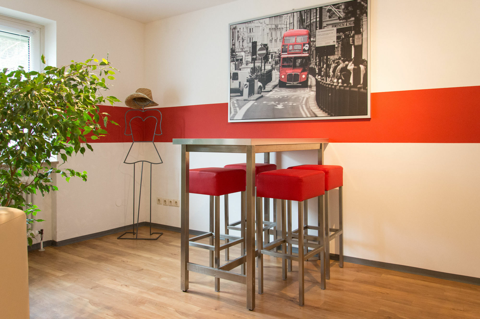 1, 2, Sleep Hostel Nuernberg Messe Bagian luar foto