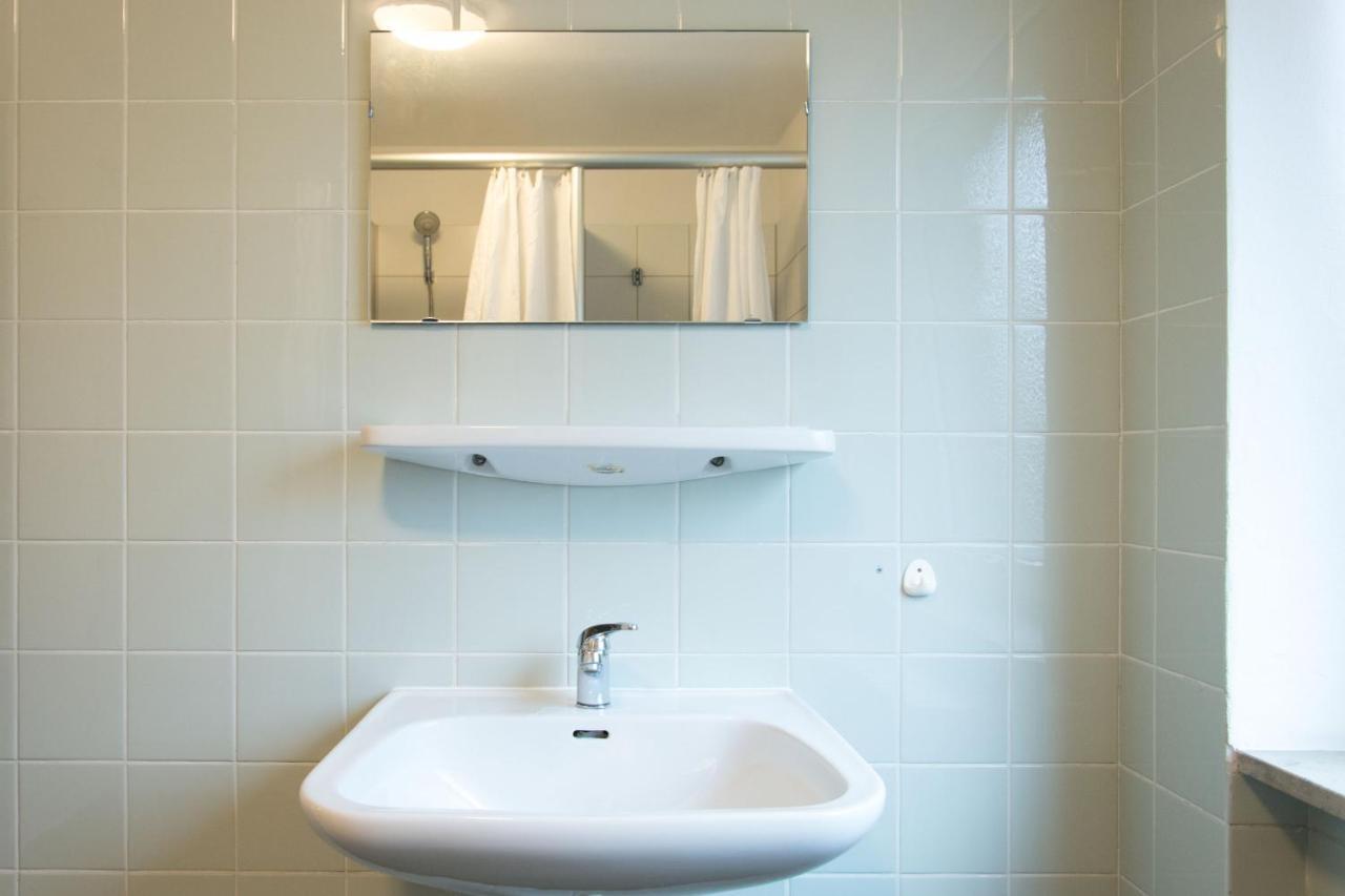 1, 2, Sleep Hostel Nuernberg Messe Bagian luar foto